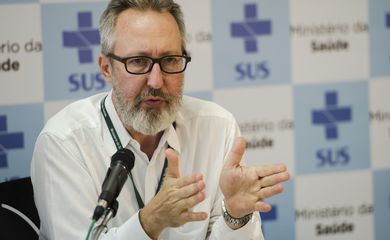 Brasília - O diretor do departamento de vigilância das doenças transmissíveis,Cláudio Maierovitch, divulga Boletim Epidemiológico, com números atualizados de casos de microcefalia (Marcelo Camargo/Agência Brasil)