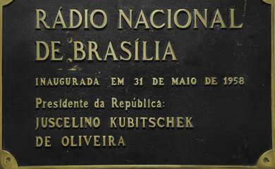 placa de inauguração da Rádio Nacional AM de Brasília