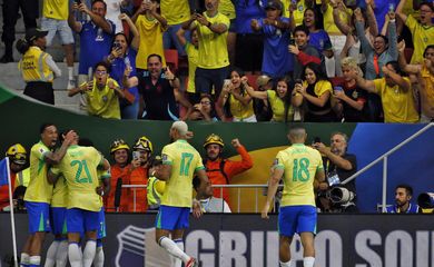 Brasília (DF), 20/03/2025 - Lance de jogo de futebol entre Brasil e Colômbia válido pelas Eliminatórias da Copa do Mundo. Foto: Bruno Peres/Agência Brasil