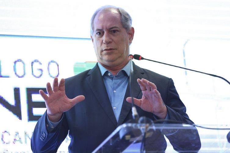 Ciro quer debate antes de propor reformas previdenci ria e