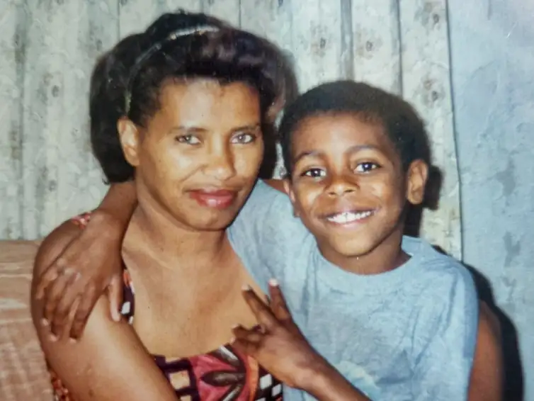 Rio de Janeiro (RJ) 11/05/2024 - Jacira e seu filho Thiago quando ele tinha 10 anos de idade - Tragédias da mineração: perdas impulsionam mães em luta por justiça
Foto: Jacira Costa/Arquivo Pessoal