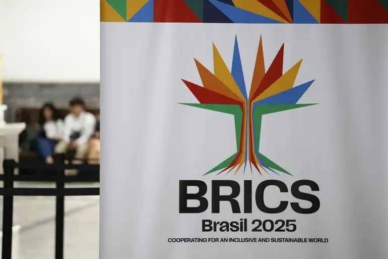 Fernando Frazão/Agência Brasil Rio de Janeiro (RJ), 26/04/2025 – Símbolo da Reunião de Chanceleres da Presidência Brasileira do BRICS. Foto: Fernando Frazão/Agência Brasil
