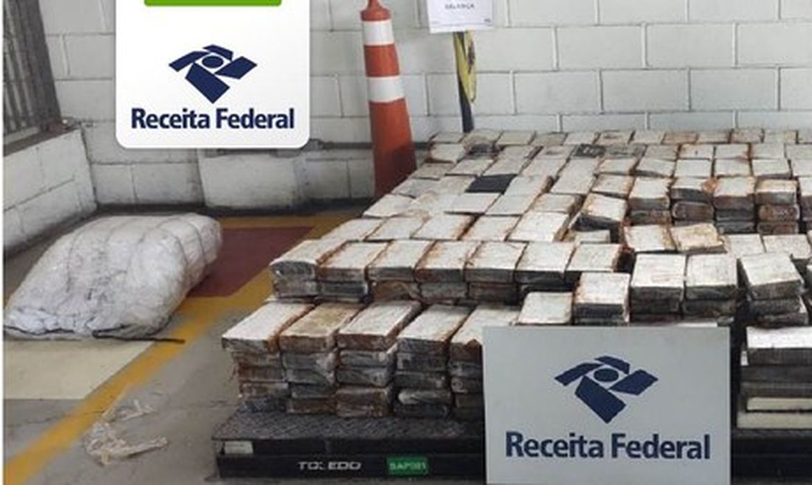 Receita Federal apreende 1.240 kg de cocaína no Porto de Santos 