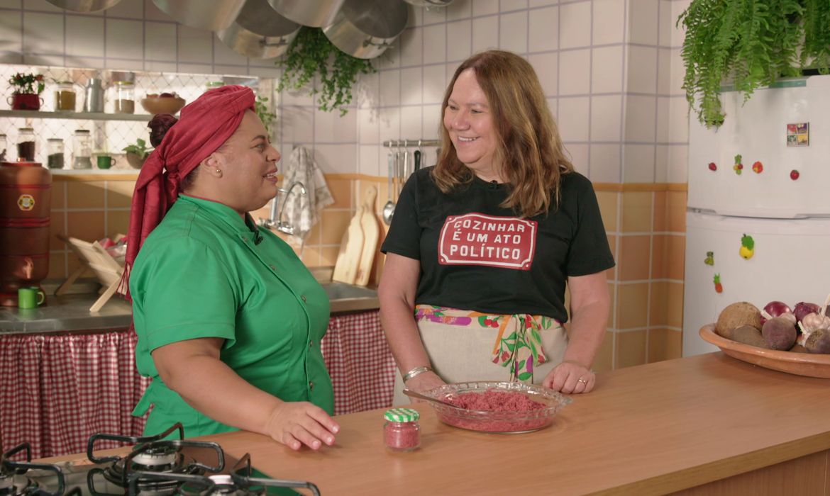 Frame TV Brasil Brasília (DF) 13/03/2025 - Xodó de Cozinha, da TV Brasil, aborda gastronomia social
Chef Regina Tchelly recebe Selena Penaforte e prepara receitas com beterraba
Frame TV Brasil