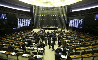 Brasília - A Câmara dos Deputados faz sessão plenária extraordinária para analisar e votar a Proposta de Emenda à Constituição 282/2016 (Marcelo Camargo/Agência Brasil)
