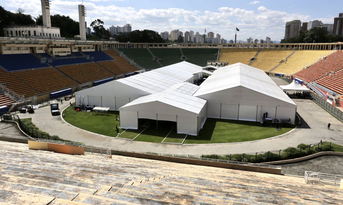 O Governador do Estado de São Paulo João Doria faz vistoria as obras de instalação do Hospital de Campanha de Combate ao coronavírus no estádio do Pacaembú.