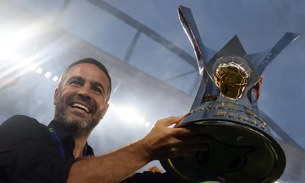 Vitor Silva/Botafogo/Direitos Reservados Artur Jorge. Botafogo x Sao Paulo pelo Campeonato Brasileiro no Estadio Nilton Santos. 08 de Dezembro de 2024