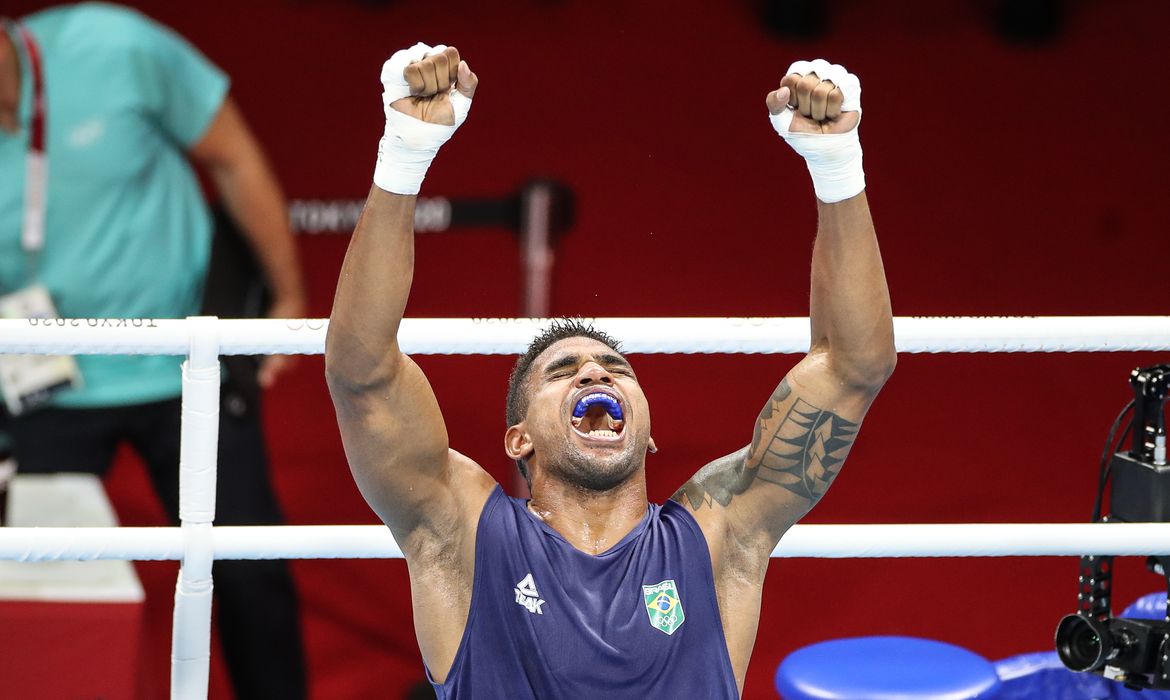Gaspar Nóbrega/COB/Direirtos Reservados Abner Teixeira garante bronze ao avançar à semi do boxe - Tóquio 2020 - Olimpíada