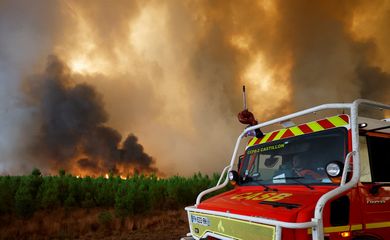 Incêndios florestais continuam a se espalhar na região de Gironde