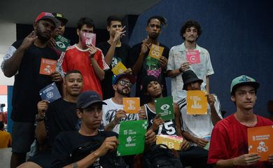 Belford Roxo (RJ) - Jovens da Baixada Fluminense que cantam rap sobre sustentabilidade, transparência e responsabilidade governamental participam de filme em parceria com o PNUD (Fernando Frazão/Agência Brasil)