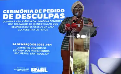 São Paulo (SP) 24/03/2025 - Ministra dos Direitos Humanos e Cidadania, Macaé Evaristo, participa da cerimônia de pedido de desculpas do governo quanto a negligência da União dos condução dos trabalhos de identificação dos remanescentes ósseos na Vala Clandestina de Perus, no cemitério Dom Bosco. Foto: Paulo Pinto/Agencia Brasil