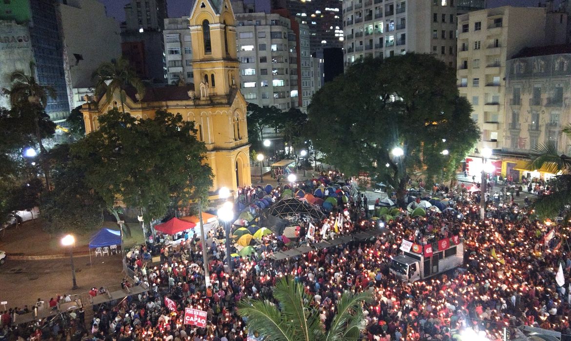 Manifestação em São Paulo por mais moradias