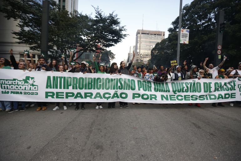 São Paulo (SP), 17/06/2023 - 15ª edição da Marcha da Maconha São Paulo na Avenida Paulista - Tema “Antiproibicionismo por uma questão de classe – Reparação por necessidade”. Foto Paulo Pinto/Agência Brasil