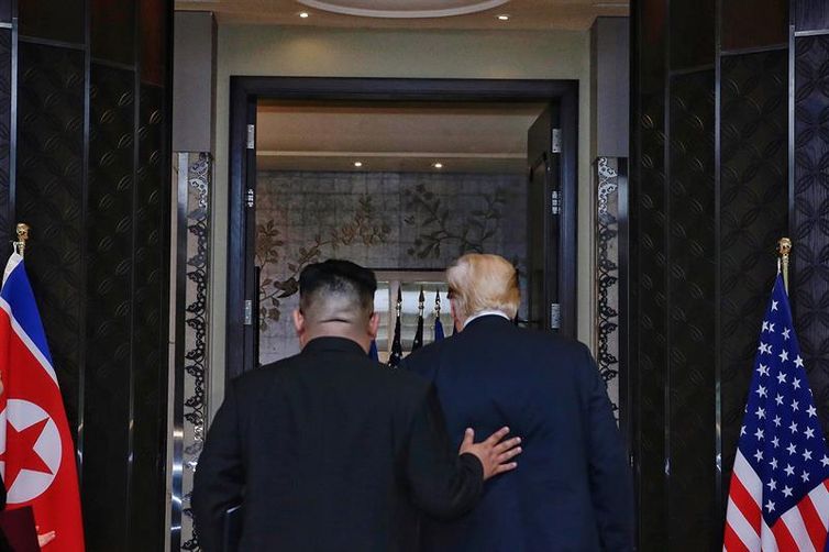 Donald Trump e Kim Jong-un têm encontro histórico em Cingapura