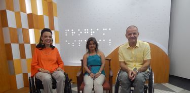 A apresentadora Juliana Oliveira e os repórteres Fernanda Honorato e Zé Luiz Pacheco