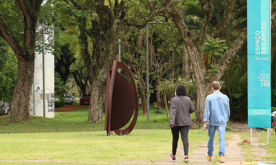 Volta às aulas presenciais dos alunos de graduação imunizados contra a covid-19 na Universidade de São Paulo (USP), no campus Butantã.