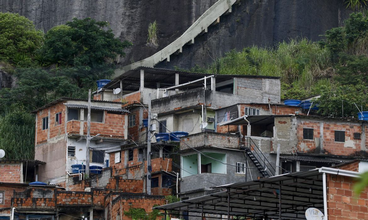 Rio de Janeiro (RJ) 26/03/2024 – Canaletas para escoamento de chuva no Morro do Andaraí, atendido pelo programa Favela Bairro, que completa 30 anos. Foto: Fernando Frazão/Agência Brasil
