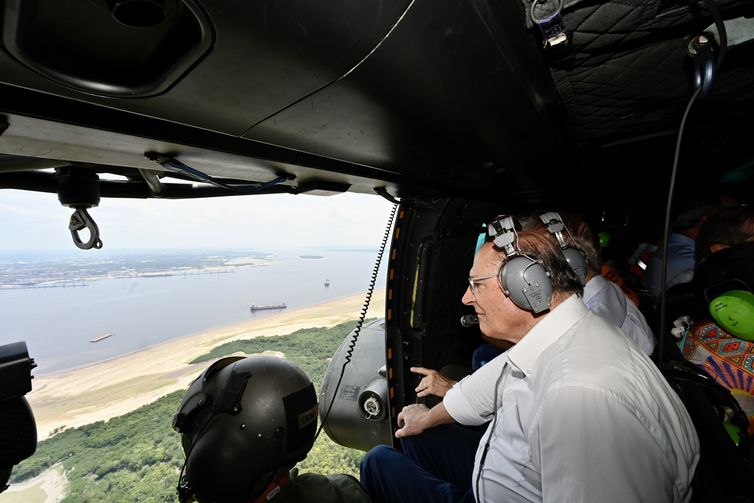 Manaus (AM), 04.10.2023 –Vice-Presidente Geraldo Alckmin visita áreas atingidas pela forte estiagem na região de Catalão (AM).  Foto: Cadu Gomes/VPR