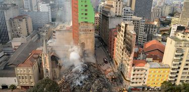 Prédio que desabou após incêndio em São Paulo