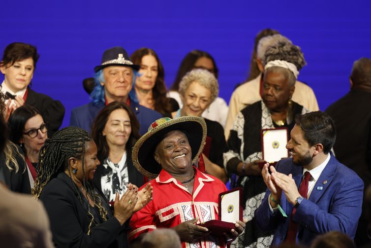 Rio de Janeiro (RJ), 20/05/2025 – Mestre Damasceno recebe a Ordem do Mérito Cultural, no Palácio Gustavo Capanema. Foto: Fernando Frazão/Agência Brasil