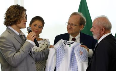 Brasília (DF), 27/12/2026 - Presidente da República, Luiz Inácio Lula da Silva, durante encontro com o atleta medalhista de ouro nos Jogos Olímpicos de Inverno Milão–Cortina 2026, Lucas Pinheiro Braathen, realizado no Palácio do Planalto. Foto: Bruno Peres/Agência Brasil