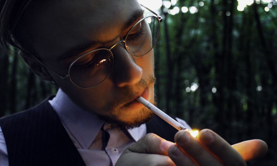 Consumo mundial de tabaco cai, informa relatório da OMS. Cigarro, fumaça, tabaco, fumo. Foto: olha_b/Pixabay