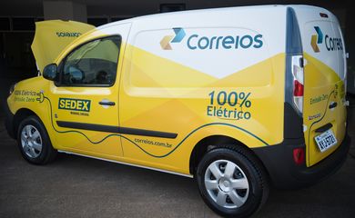  Os Correios recebem veículo elétrico que será usado em testes de entrega de encomendas em Brasília (DF) (Marcelo Camargo/Agência Brasil)