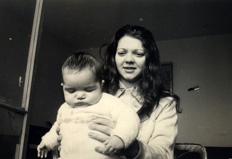 11/09/2023, Lourdinha e Isabella bebê, Santiago, 1970. Foto: Thiago de Mello