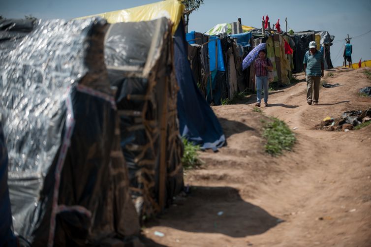 SÃO PAULO, SP, BRASIL,  09-01-2014, 11h30: Cerca de 7700 famílias ocupam, desde novembro de 2013, uma área batizada de Nova Palestina em terreno na zona sul de São Paulo. (Foto: Marcelo Camargo/ABr)