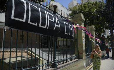 Rio de Janeiro - Estudantes ocupam colégio Pedro II (Humaitá) desde ontem (31), em protesto contra a PEC do Teto de Gastos Públicos  (Tânia Rêgo/Agência Brasil)