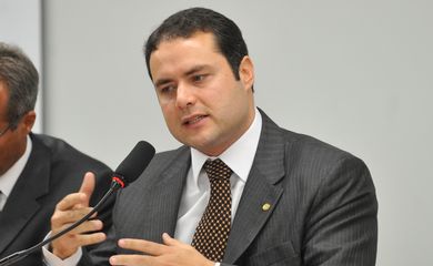 Renan Filho assume Alagoas prometendo investir em educação