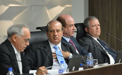 O ministro do Tribunal de Contas da União (TCU), ministro Augusto Nardes, durante sessão do plenário (Valter Campanato/Agência Brasil)