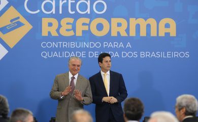 Brasília - O presidente Michel Temer e o ministro das Cidades, Bruno Araújo, lançam o Cartão Reforma, no Palácio do Planalto  (Valter Campanato/Agência Brasil)