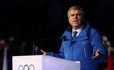 Presidente do Comitê Olímpico Internacional, Thomas Bach, discursa na cerimônia de encerramento da Olimpíada de Inverno Pequim 2022