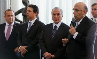 Brasília - O ministro da Fazenda, Henrique Meirelles, discursa logo após café da manhã com deputados e senadores da base aliada para discutir a reforma da Previdência (Marcos Corrêa/PR)