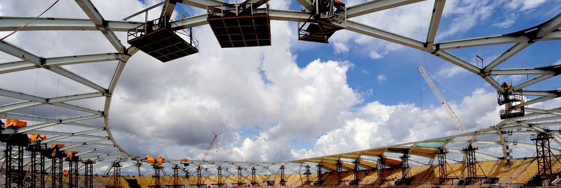 Com a cobertura metálica concluída, estádio em Manaus chega a 89,9% de finalização das obras