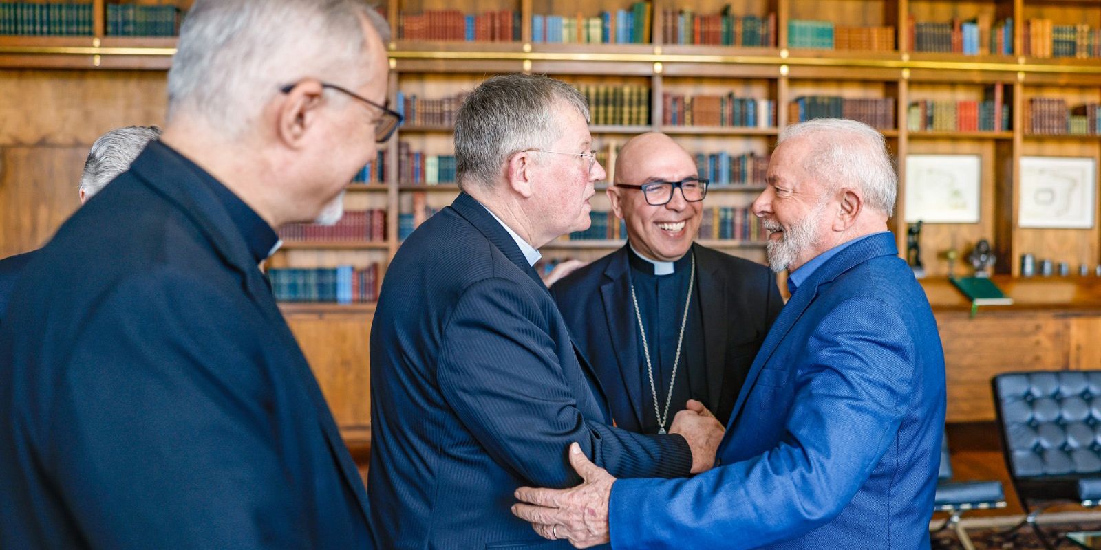 Lula recebe presidente da CNBB e representante do Vaticano no Brasil