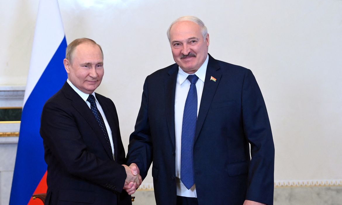 Putin e Alexander Lukashenko se encontram
