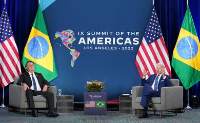 Bolsonaro e Biden se reúnem em Los Angeles