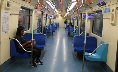 São Paulo (SP), 28/11/2023 - Vagão vazio da linha Vermelha durante a greve contra as privatizações do transporte e saneamento básico. Foto: Rovena Rosa/Agência Brasil