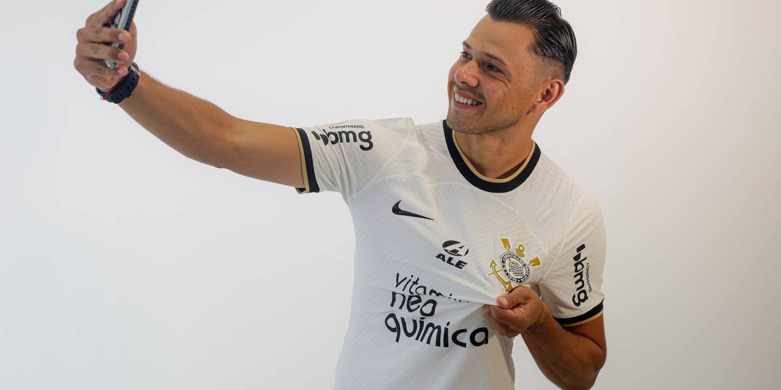 Corinthians anuncia novo dono da camisa 10 para o restante da temporada