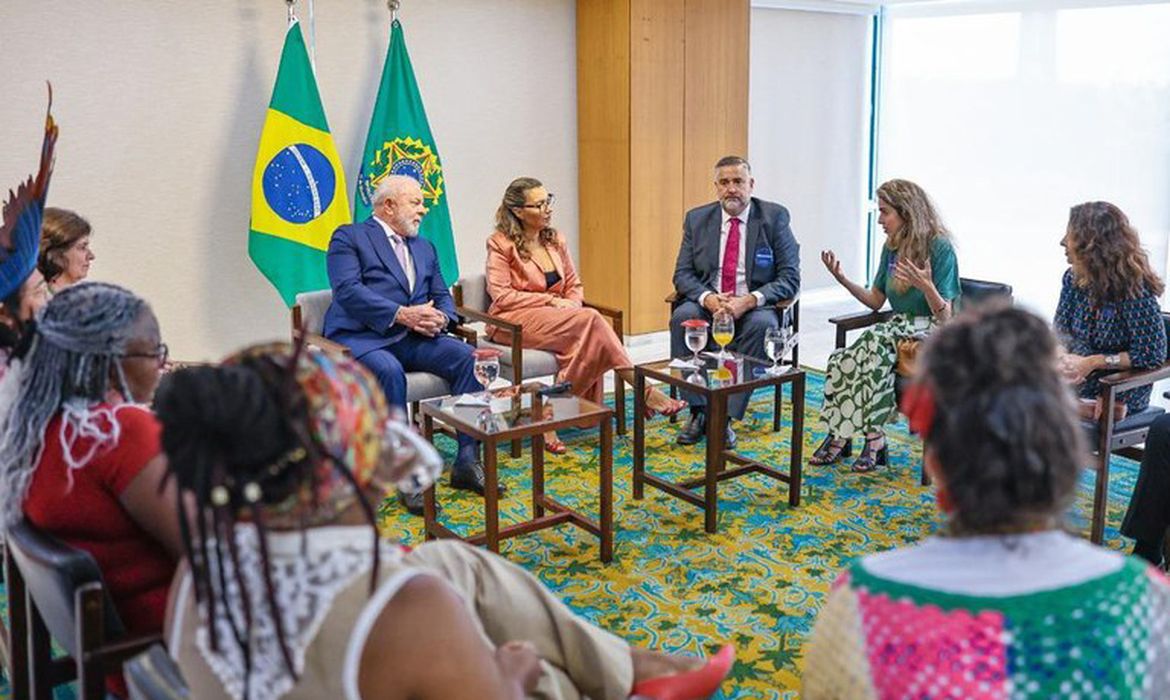 Brasília 08/03/2023 (DF) -  Presidente recebe equipe que registrou desafios do SUS durante a pandemia
Documentário 