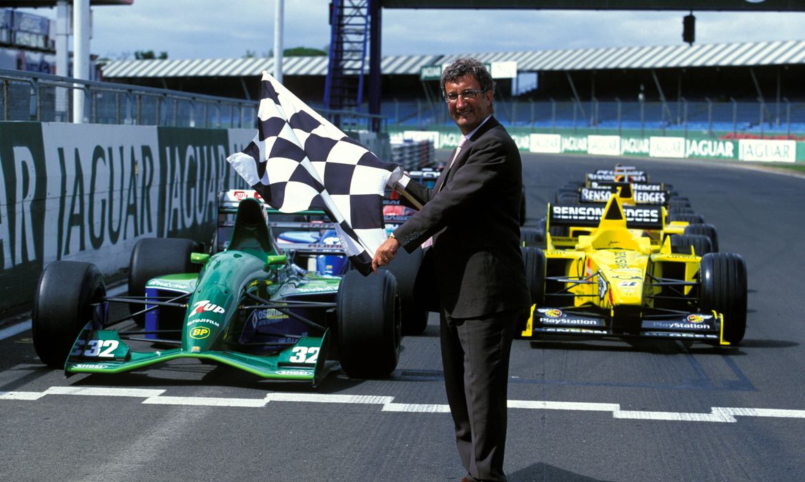 Eddie Jordan, gerente de pilotos da F1, morre em decorrência de câncer em 20/03/2025