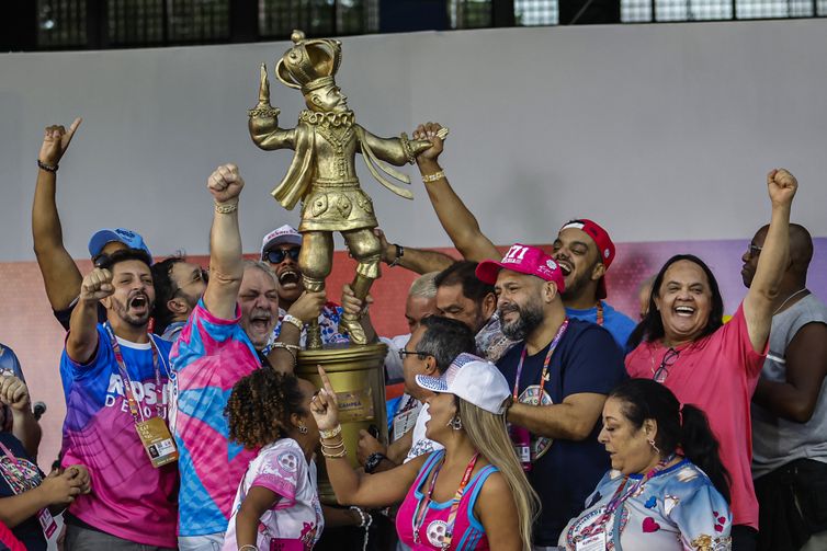 São Paulo (SP), 04/03/2025 - Carnaval 2025 - Rosas de Ouro campeã do Grupo Especial no Sambódromo do Anhembi.

Foto Paulo Pinto/Agencia Brasil