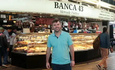 Porto Alegre (RS), 26/04/2025 – O vice-presidente da associação dos lojistas do Mercado Municipal, Jefferson Sauer, fala com agência Brasil, sobre a recuperação do mercado.
A um ano o estado foi atingido por temporais que afetou mais de 400 municípios gaúchos, tiveram bairros inteiros alagados. A maior tragédia climática da história, deixou pelo menos 147 mortos e afetou mais de 2,1 milhões de pessoas.
Foto: Joédson Alves/Agência Brasil