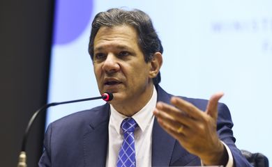 O ministro da Fazenda, Fernando Haddad, dá entrevista coletiva, para detalhar as primeiras medidas econômicas do governo.