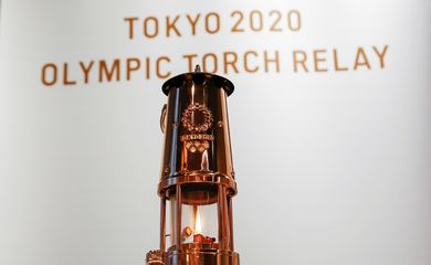 Chama olímpica é exibida em Tóquio
