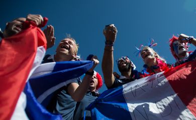 BRASILIA, DF, BRASIL,  30-06-2014, 12h30: Torcedores chegam ao Estádio Nacional Mané Garrincha para assistir ao jogo entre França e Nigéria. (Foto: Marcelo Camargo/Agência Brasil)