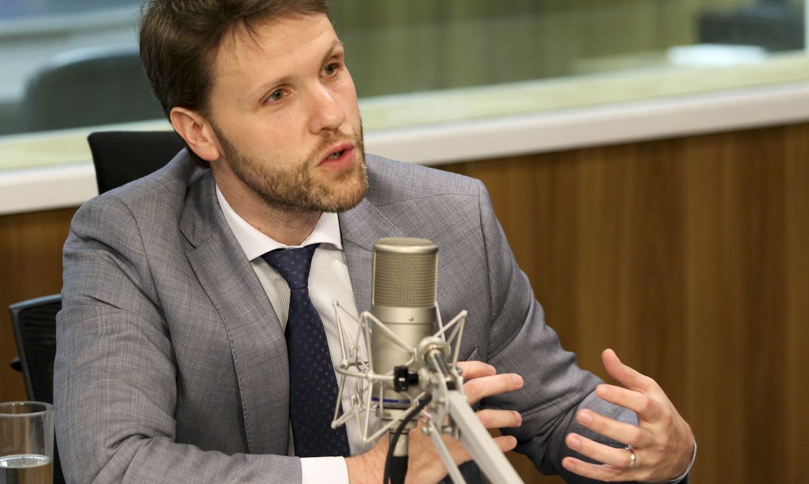 O ministro do Desenvolvimento Regional, Daniel Ferreira, é o entrevistado do programa A Voz do Brasil
