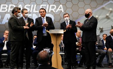 Presidente da República, Jair Bolsonaro descerra placa comemorativa aos 120 anos da Câmara de Indústria, Comércio e Serviços de Caxias do Sul.